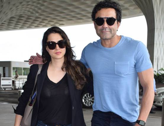 फैमिली संग हॉलीडे पर निकले बॉबी देओल, एयरपोर्ट पर हुए स्पॉट