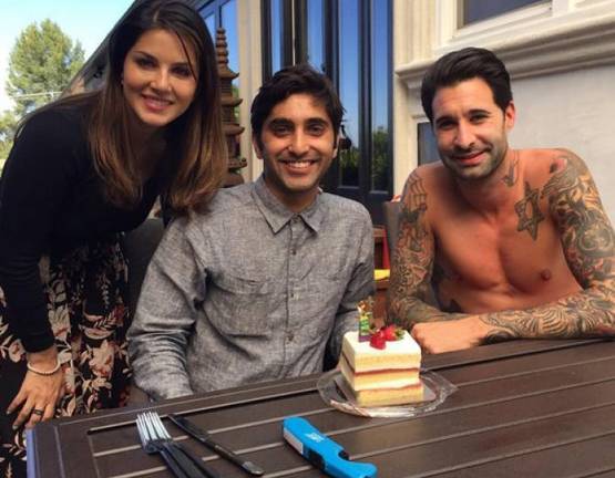 सनी लियोनी की बोल्ड तस्वीरों से पैसे कमाते थे उनके भाई