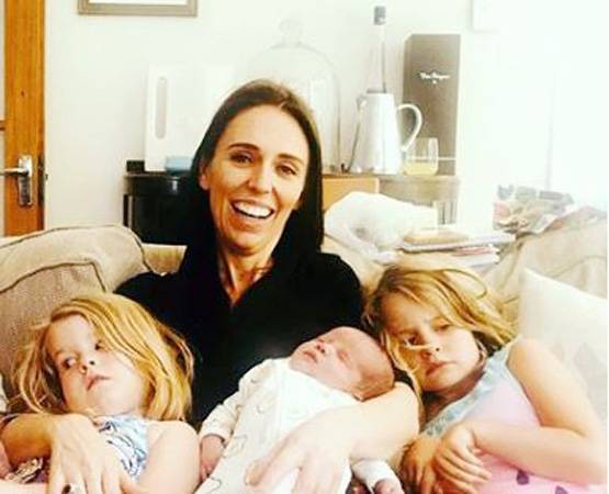 न्यूजीलैंड की PM बेटी को जन्म देकर लौटीं, अब पति संभालेंगे घर