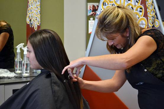 25 की उम्र से पहले बालों का सफेद होना बीमारी, करें ये उपाय