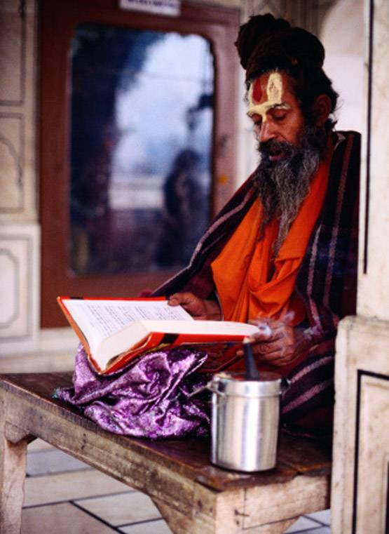 मुस्‍ल‍िम महिला ने उर्दू में लिखी रामायण, कहा- अच्‍छी बातें सब जानें