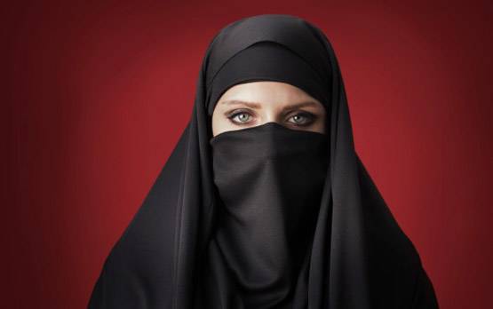 मुस्‍ल‍िम महिला ने उर्दू में लिखी रामायण, कहा- अच्‍छी बातें सब जानें