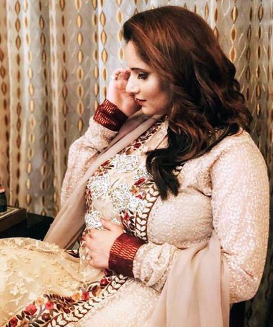 बेबी बंप के साथ सानिया ने दिया पोज, प्रेग्नेंसी में छाया स्टाइल