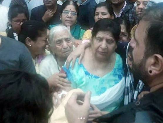 Photos: डॉ. हाथी को आखि‍री विदाई देने पहुंचे टीवी के ये सितारे