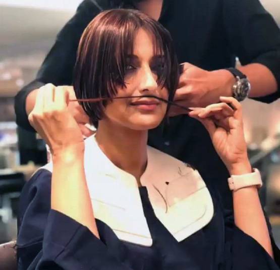 कैंसर से जंग के लिए ऐसे तैयारी कर रही हैं सोनाली बेंद्रे, बदला लुक