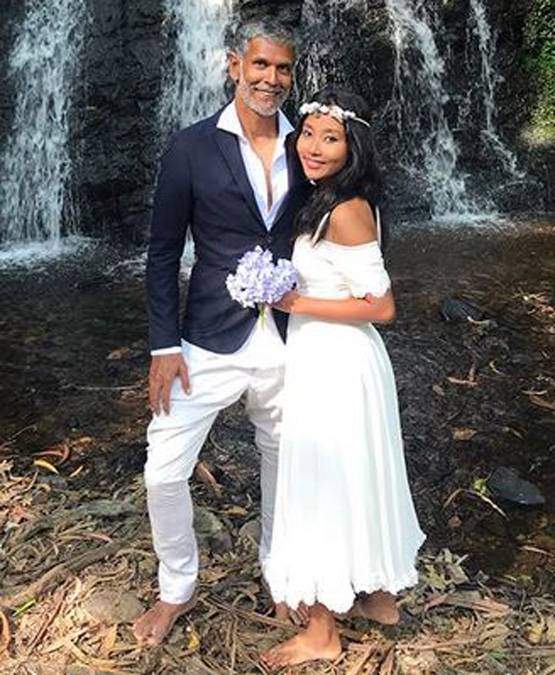 मिलिंद ने अंकिता से फिर की शादी, स्पेन में की barefoot वेडिंग