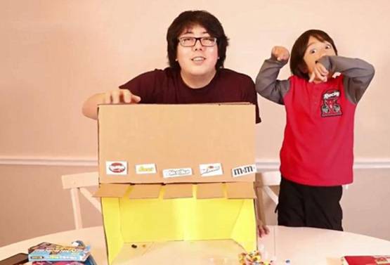 7 साल के बच्चे का कमाल, यूट्यूब के वीडियो से बना करोड़पति