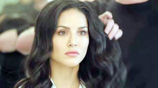 पैसा कमाने के लिए ये काम करती थीं सनी लियोनी, बायोपिक में खुलासा