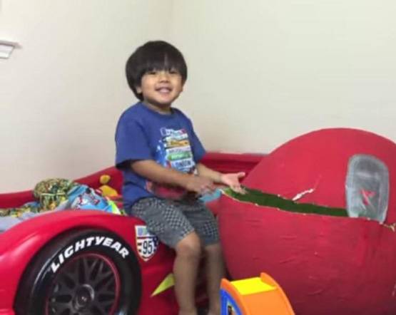 7 साल के बच्चे का कमाल, यूट्यूब के वीडियो से बना करोड़पति