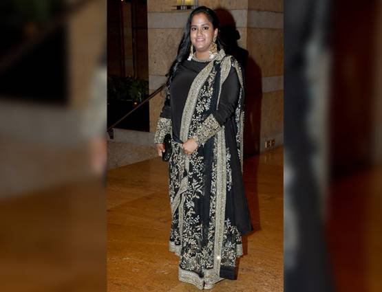 प्रफुल्ल पटेल की बेटी के संगीत में पत्नी-बेटी संग पहुंचे धोनी