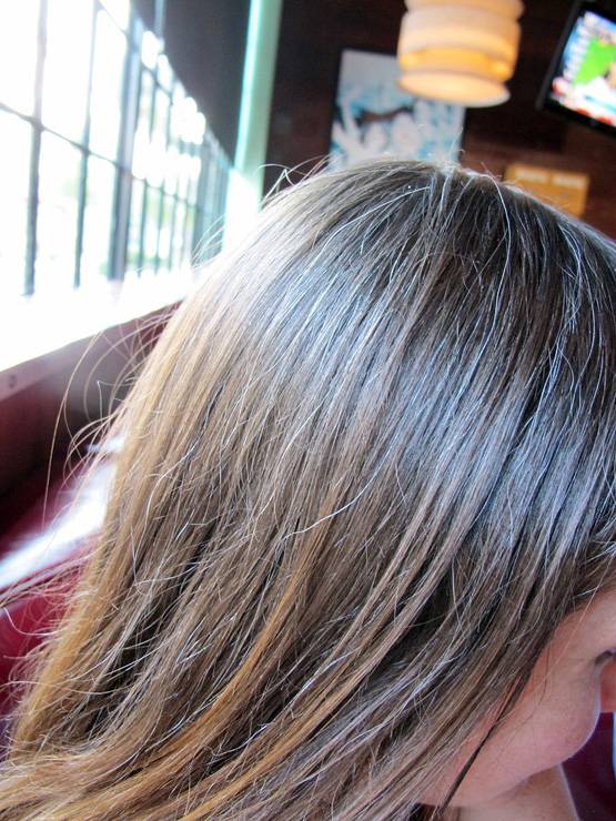 25 की उम्र से पहले बालों का सफेद होना बीमारी, करें ये उपाय