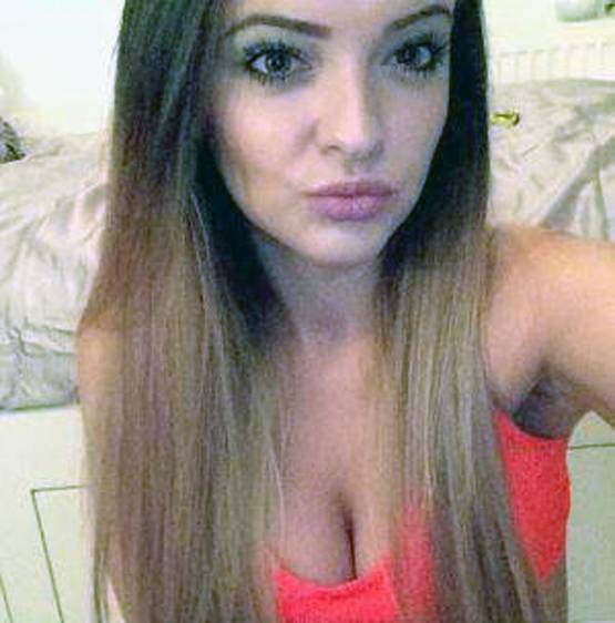 एंबुलेंस पर चढ़ डांस कर रही थी ये लड़की, पुलिस ने ट्व‍ीट किया फोटो