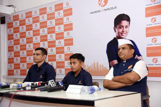 13 साल के बच्चे ने मुंबई के डिब्बेवालों के साथ शुरू किया बिजनेस