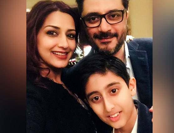 10 तस्वीरें: देखें बेटे-परिवार संग कैसे वक्त बिताती हैं सोनाली बेंद्रे