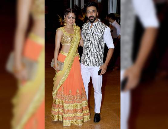 प्रफुल्ल पटेल की बेटी के संगीत में पत्नी-बेटी संग पहुंचे धोनी