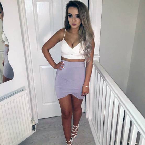 एंबुलेंस पर चढ़ डांस कर रही थी ये लड़की, पुलिस ने ट्व‍ीट किया फोटो