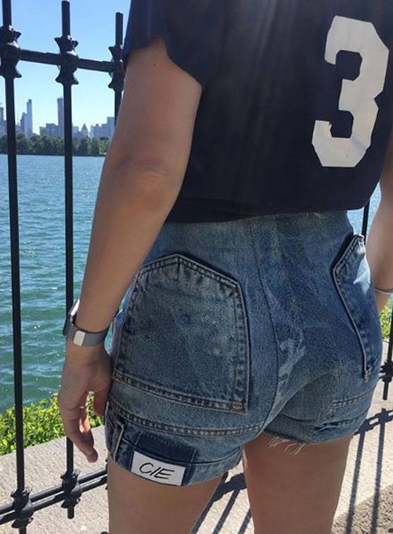 जेब होगी नीचे, अब चला उल्टी जींस का अनोखा फैशन