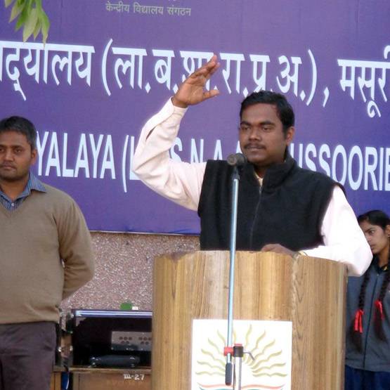 मिलिए इस IAS से, कभी गरीबी में बनाना पड़ा था साइकिल का पंक्चर