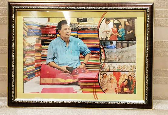 गलियों में बेची साड़ी, मिलते थे 2.50 रुपये, अब बना ये शख्स करोड़पति