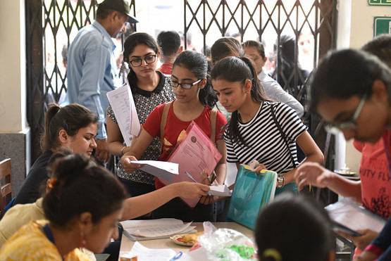 DU 4th Cut-Off: हिंदू, हंसराज, गार्गी, SRCC कॉलेज में अभी भी मौके