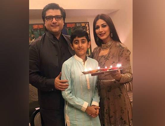 10 तस्वीरें: देखें बेटे-परिवार संग कैसे वक्त बिताती हैं सोनाली बेंद्रे