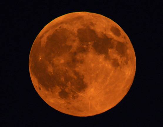 सदी का सबसे लंबा चंद्रग्रहण, जानें ग्रहण पर क्या कहता है इस्लाम?