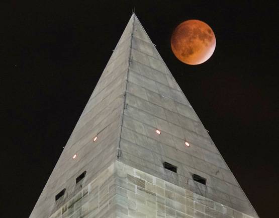 सदी का सबसे लंबा चंद्रग्रहण, जानें ग्रहण पर क्या कहता है इस्लाम?