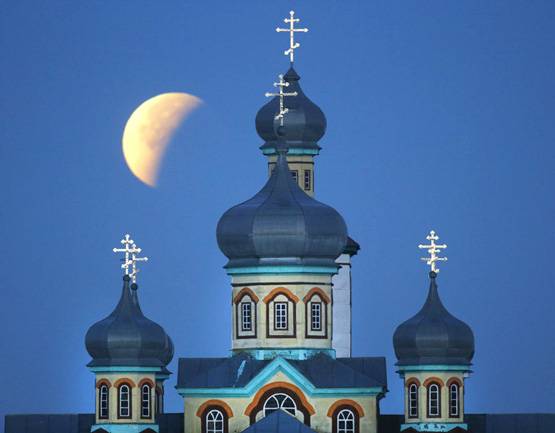 सदी का सबसे लंबा चंद्रग्रहण, जानें ग्रहण पर क्या कहता है इस्लाम?