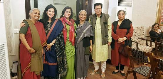 गलियों में बेची साड़ी, मिलते थे 2.50 रुपये, अब बना ये शख्स करोड़पति