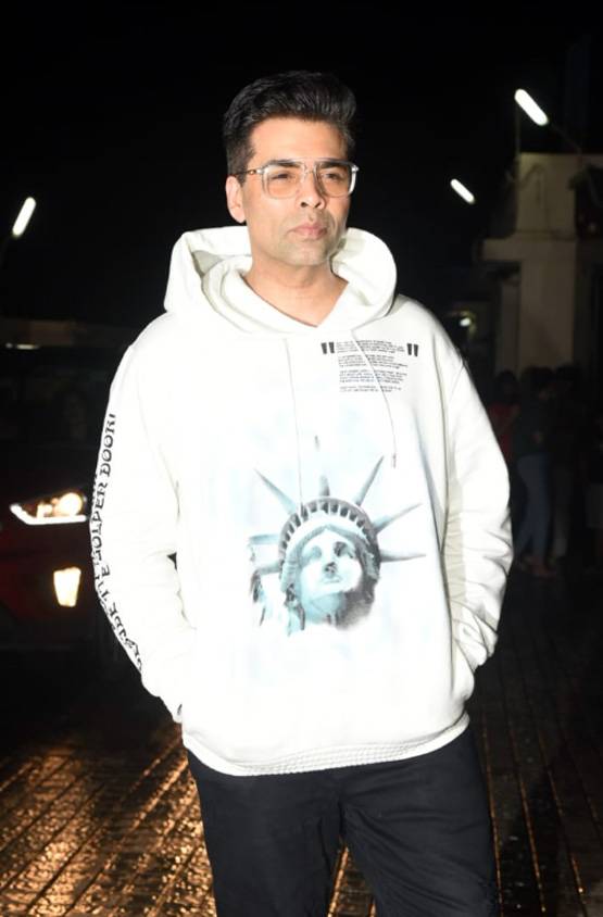 धड़क की स्क्रीन‍िंग पर पहुंचा कपूर परिवार, सोनम ने द‍िया First Review