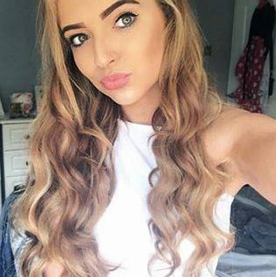 एंबुलेंस पर चढ़ डांस कर रही थी ये लड़की, पुलिस ने ट्व‍ीट किया फोटो