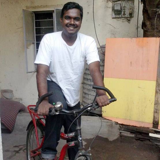 मिलिए इस IAS से, कभी गरीबी में बनाना पड़ा था साइकिल का पंक्चर