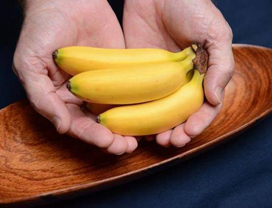 जानें, रात के समय केला खाना सेहत के लिए कितना सही?