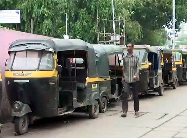 मराठा आरक्षण पर हिंसा, देखें बंद से कैसे ठहर गई मुंबई, PHOTOS