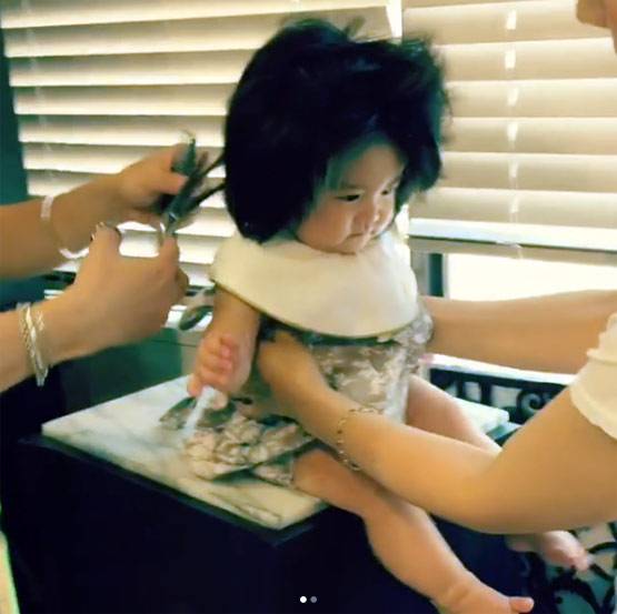 अपने बालों की वजह से पूरी दुनिया में छा गई ये 6 महीने की बच्ची