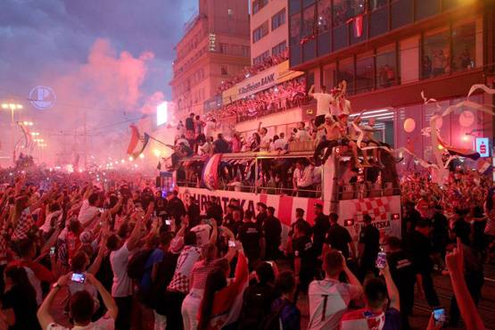 हारकर लौटी क्रोएशिया टीम के लिए जश्न, निकाले गए जुलूस