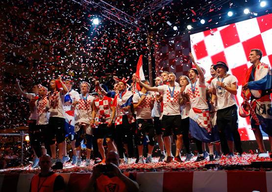 हारकर लौटी क्रोएशिया टीम के लिए जश्न, निकाले गए जुलूस