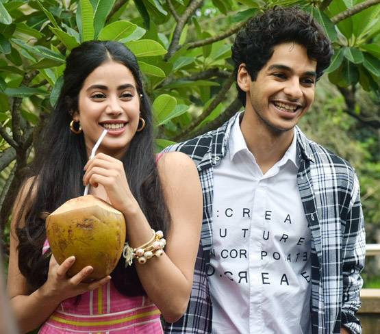 दीप‍िका की इस फिल्म की दीवानी हैं जाह्नवी-खुशी, कई बार किया कॉपी