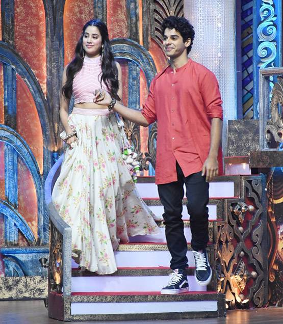 दीप‍िका की इस फिल्म की दीवानी हैं जाह्नवी-खुशी, कई बार किया कॉपी