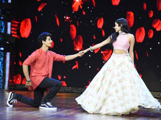 दीप‍िका की इस फिल्म की दीवानी हैं जाह्नवी-खुशी, कई बार किया कॉपी