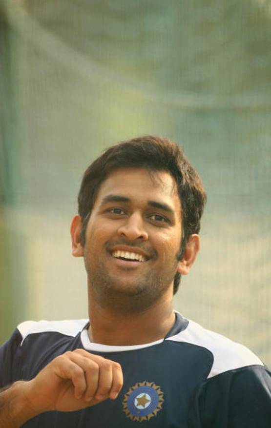 लंबे बाल से लेकर सफेद दाढ़ी तक, 14 साल में ऐसे बदला धोनी का लुक