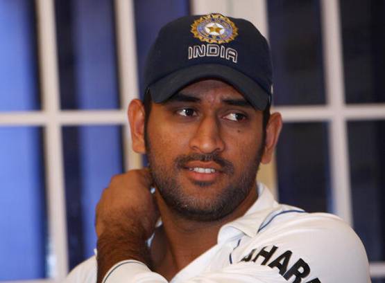 लंबे बाल से लेकर सफेद दाढ़ी तक, 14 साल में ऐसे बदला धोनी का लुक