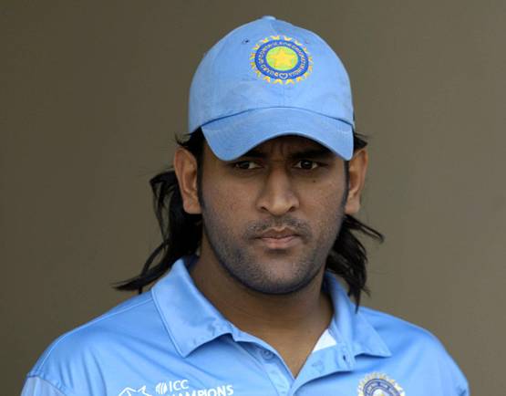 लंबे बाल से लेकर सफेद दाढ़ी तक, 14 साल में ऐसे बदला धोनी का लुक