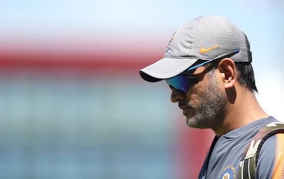 लंबे बाल से लेकर सफेद दाढ़ी तक, 14 साल में ऐसे बदला धोनी का लुक