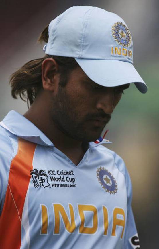 लंबे बाल से लेकर सफेद दाढ़ी तक, 14 साल में ऐसे बदला धोनी का लुक