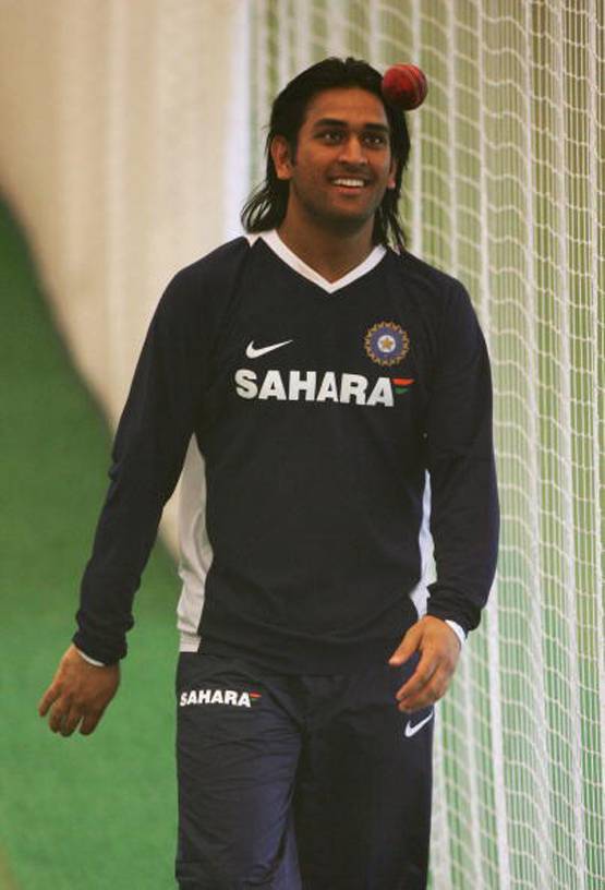 लंबे बाल से लेकर सफेद दाढ़ी तक, 14 साल में ऐसे बदला धोनी का लुक