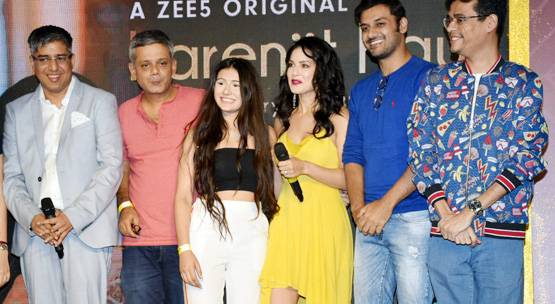 बायोप‍िक 'करनजीत कौर' की स्क्रीन‍िंग पर पहुंची सनी ल‍ियोनी, PHOTOS