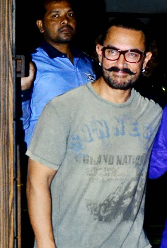 आमिर की ड‍िनर पार्टी में पहुंचे सच‍िन तेंदुलकर, जादूगर से सीखा मैजिक