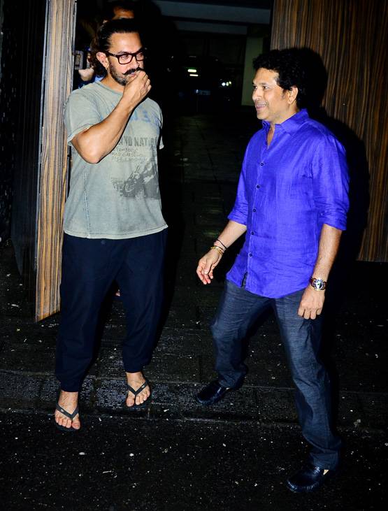 आमिर की ड‍िनर पार्टी में पहुंचे सच‍िन तेंदुलकर, जादूगर से सीखा मैजिक