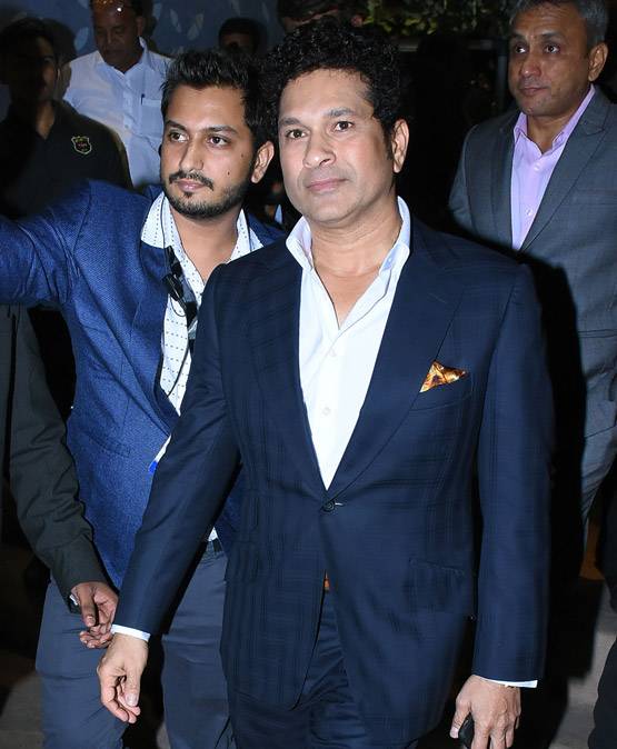 प्रफुल्ल पटेल की बेटी के र‍िसेप्शन में पहुंची ईशा अंबानी, सलमान-कटरीना